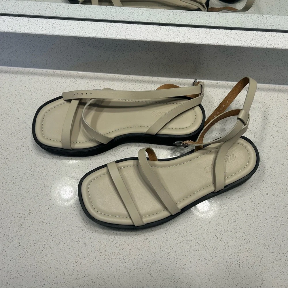 Double-strap platform sandal - Picture 5 of 6